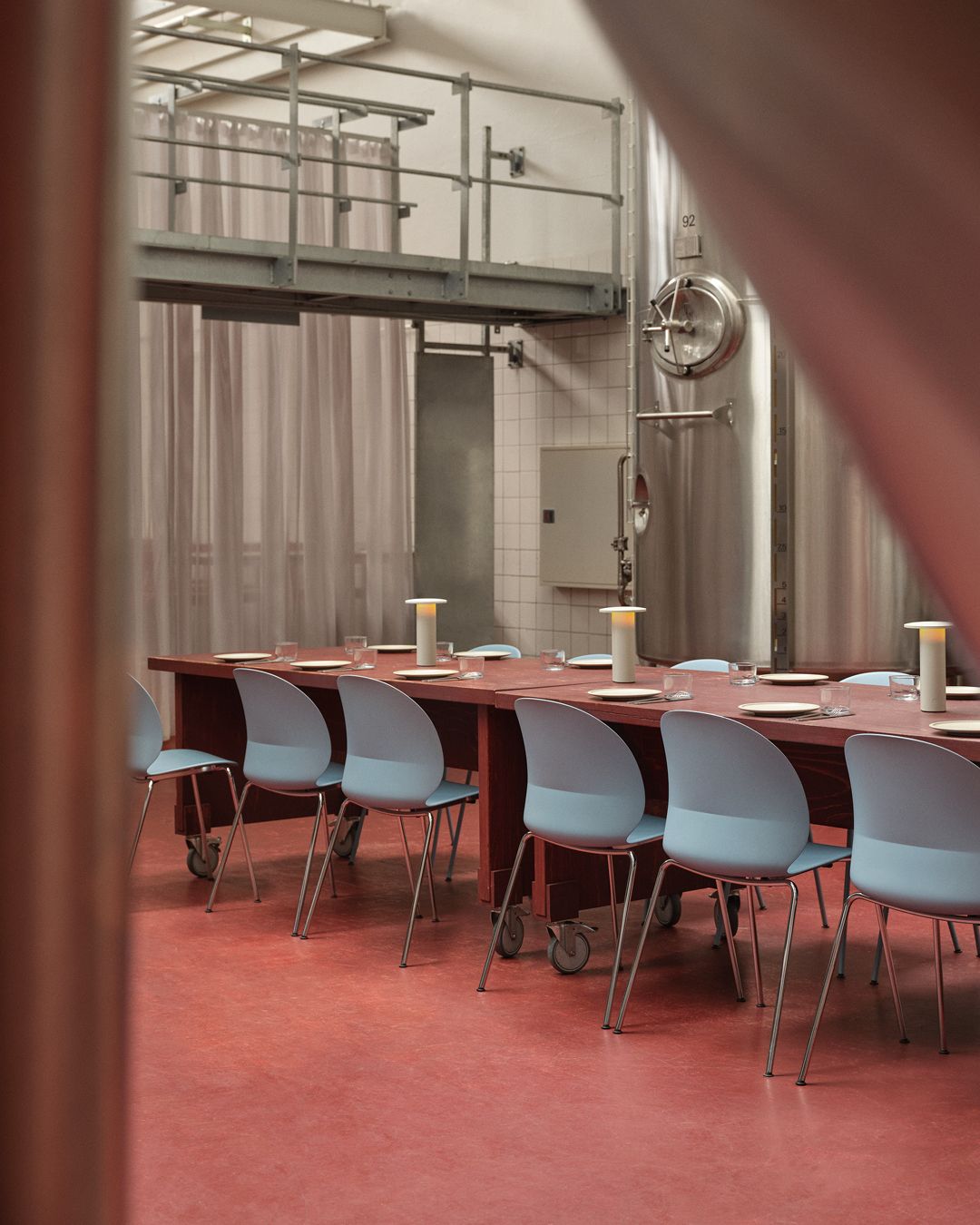 n02-chair-event
